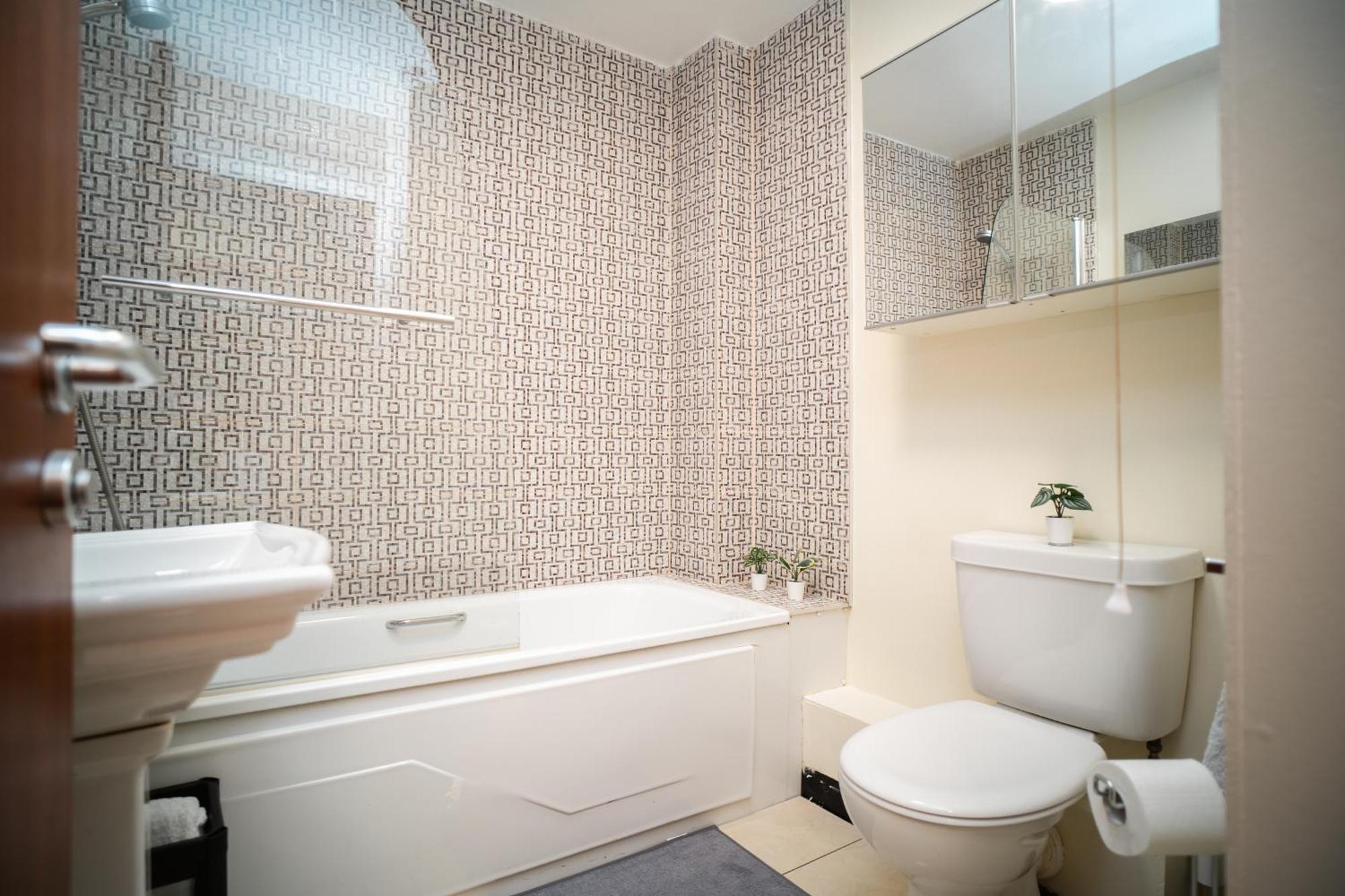 Central Duplex Apartment In Belfast City Centre Экстерьер фото